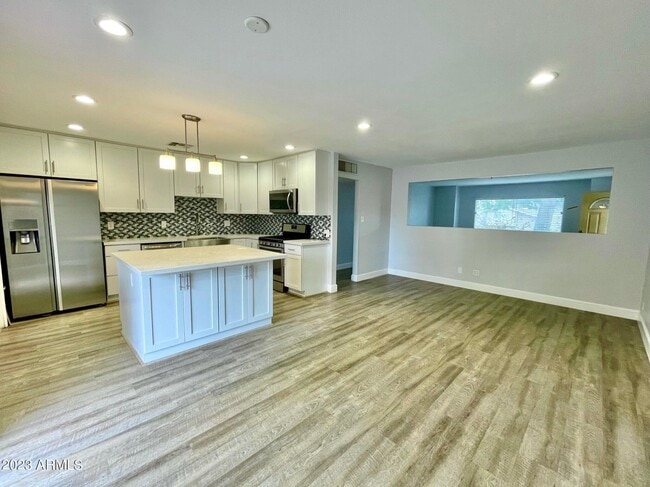 Building Photo - 8226 E Sells Dr
