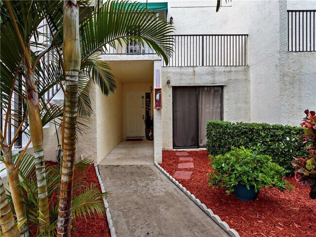 Foto del edificio - 65 Deer Creek Rd