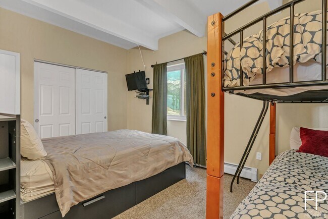 Building Photo - Views of Lake Dillon! Furnished! Hot tub! All Utilities Included!