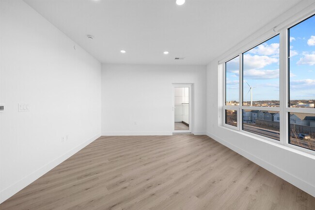 Building Photo - 17 AVENUE E