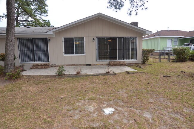 Building Photo - Cozy Three Bedroom Now Available for Rent