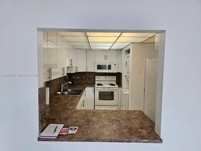 Foto del edificio - 10090 NW 80th Ct