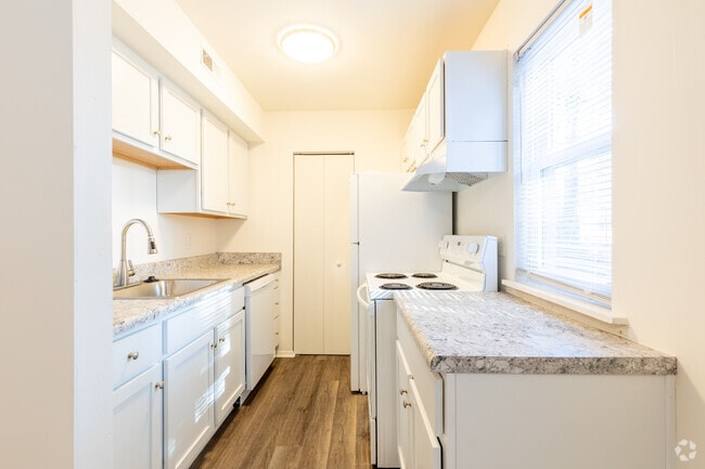 1BR, 1BA - Kingswood Cove