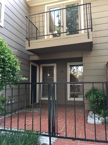 Foto del edificio - 7510 Holly Hill Dr