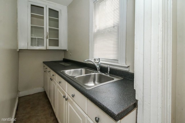 Building Photo - 3 br, 1 bath Apartment - 39 Anthony st