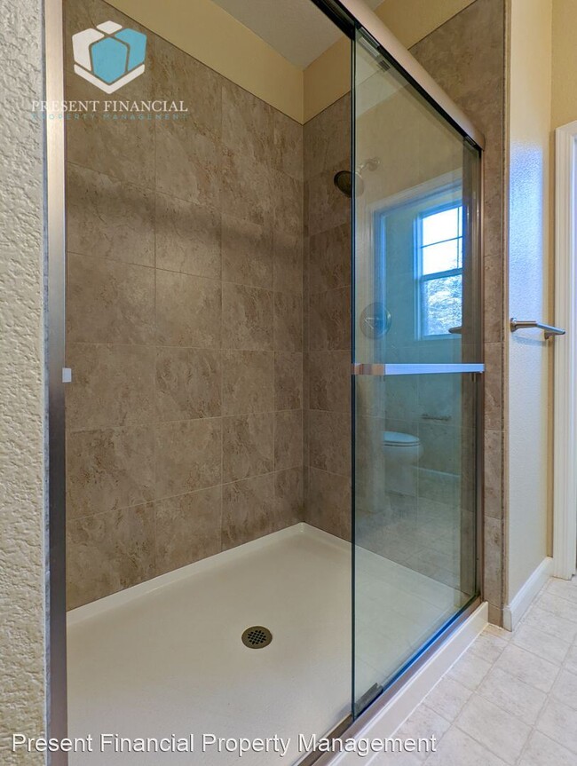Foto del edificio - 4 br, 2.5 bath House - 355 B St.