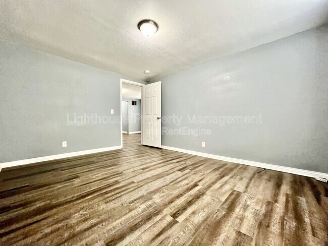 Foto del edificio - 273 E Forest Ave