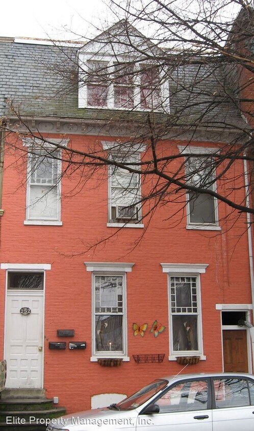 Foto principal - 1 br, 1 bath House - 252 E. King St., Apt. 3