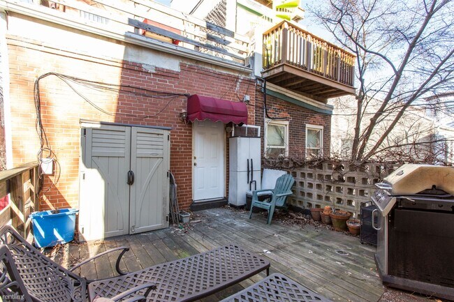 Foto del edificio - 1 br, 1 bath Triplex - 2122 RACE ST Unit C