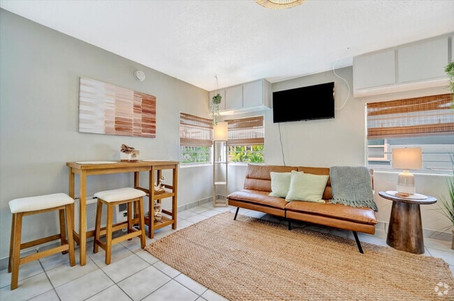 Building Photo - 483 E Shore Dr