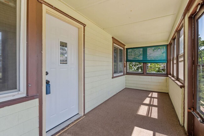 Foto del edificio - Your Timeless Haven in St. Paul for $1,999/month! $250 OFF 1st MONTH! 6 months lease is an option!