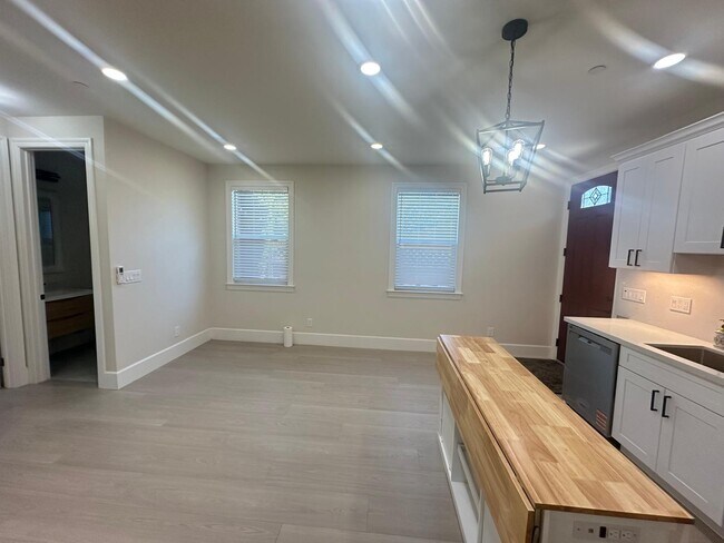 Foto del edificio - 1307 Lillian Ave