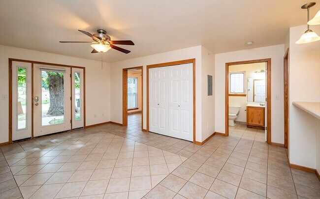 Building Photo - $2,450 | 3 Bedroom + Bonus Room, 2 Bathroo...