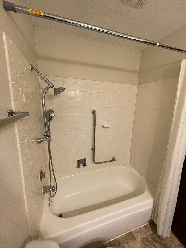 Foto del edificio - Hard to find 2 bdrm, 1.5 bath unit with wa...