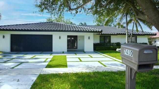 Building Photo - 7410 SW 15th St
