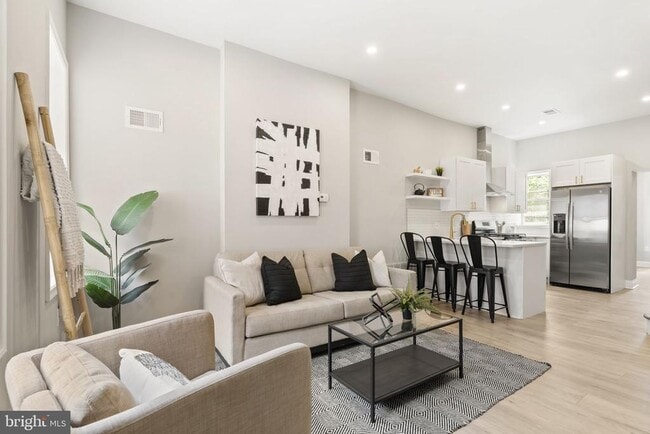 Building Photo - 2571 Coral St