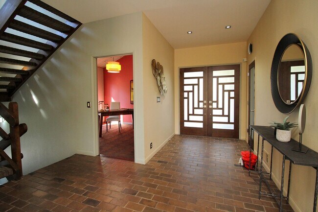 Foto del edificio - 3131 NW Luray Terrace