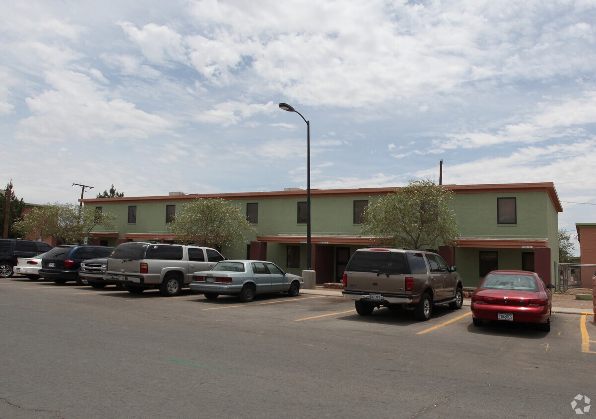 Sherman Plaza Apartments in El Paso, TX