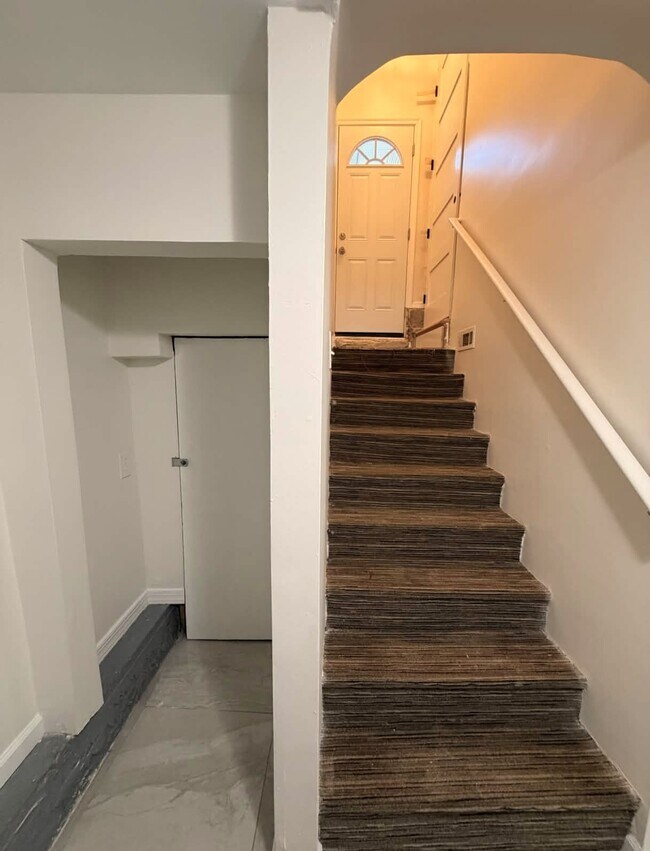 Foto del edificio - 2012 Henry Rd