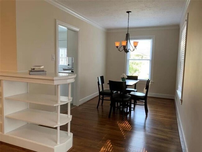 Building Photo - 4823 Rusk St #2