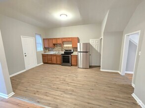 Building Photo - 2815 Rockrose Ave