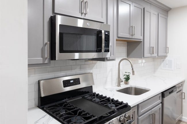 Building Photo - 112 3rd St