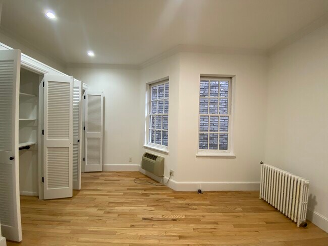Foto del edificio - 319 E 91st St
