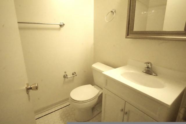 Building Photo - 1 bedroom in Chicago IL 60640