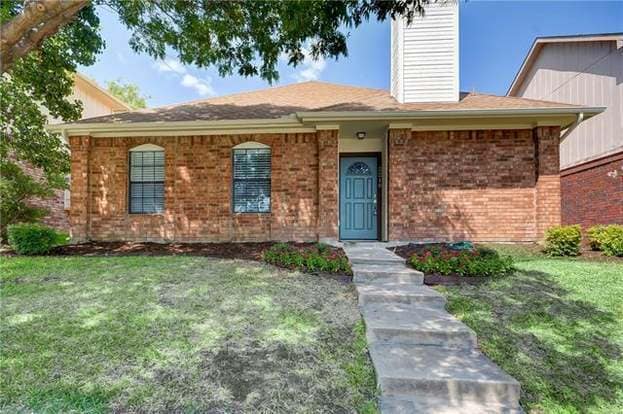 Building Photo - 2219 Greenview Dr