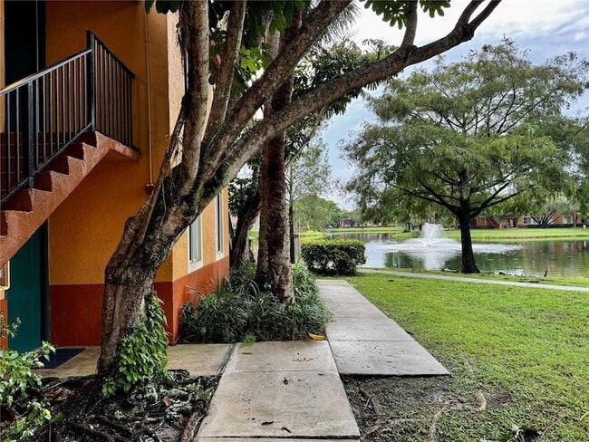 Foto del edificio - 10717 Cleary Blvd
