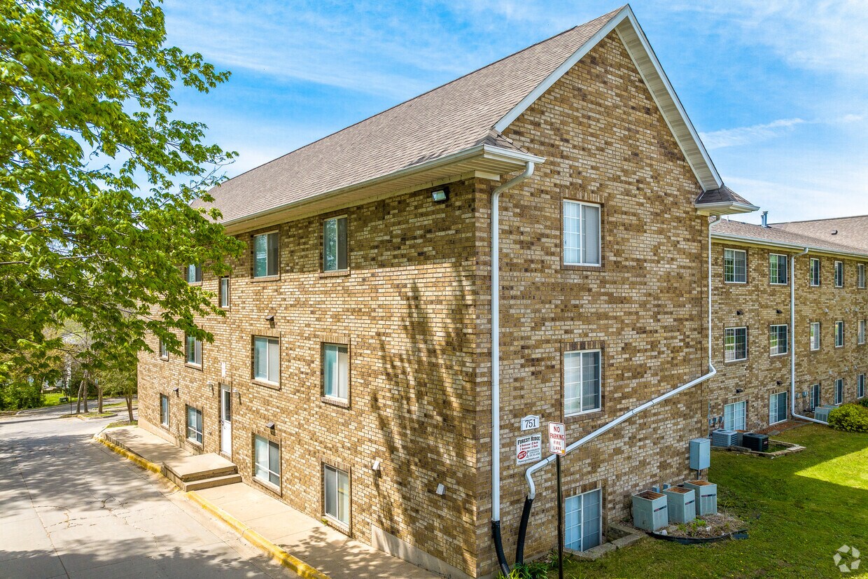 Forest Ridge Apartments in Iowa City, IA