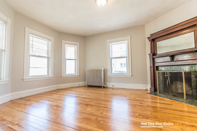 Building Photo - 120 Kenrick St