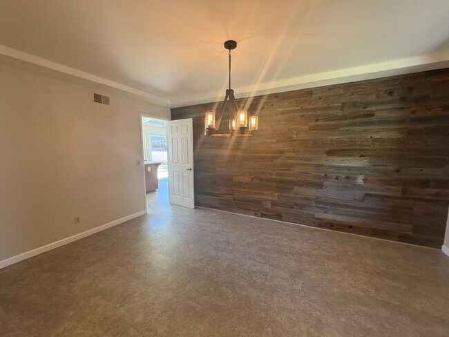 Foto del edificio - Welcome to this beautifully updated single...