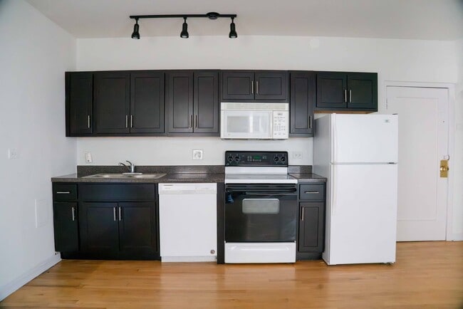 Building Photo - Uptown / Buena Park - 1 Bed / 1 Bath - Out...
