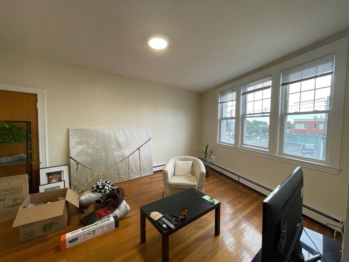 Primary Photo - 204 Massachusetts Ave