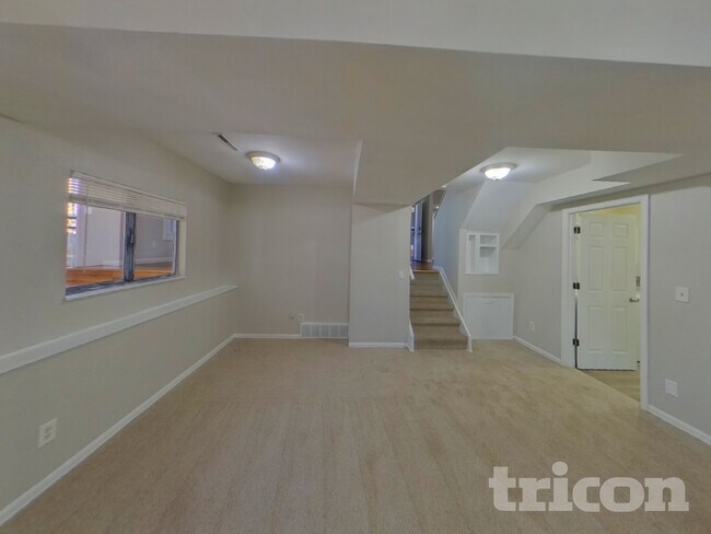 Foto del edificio - 3015 Moonbeam Cir N