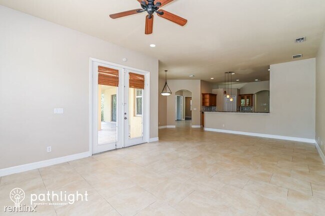 Building Photo - 4 br, 3 bath House - 441 10th Ave NE UNIT