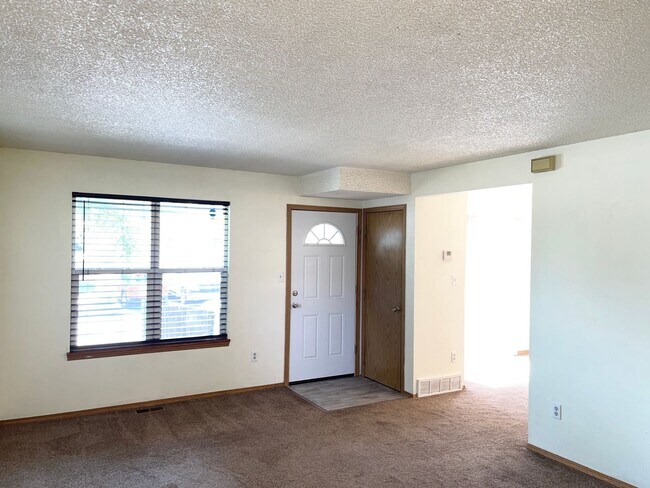 Foto del edificio - Nice 3 Bedroom Unit Near Everything!!