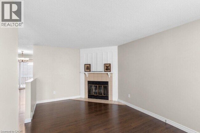 Photo du bâtiment - 462 Springbank Ave N