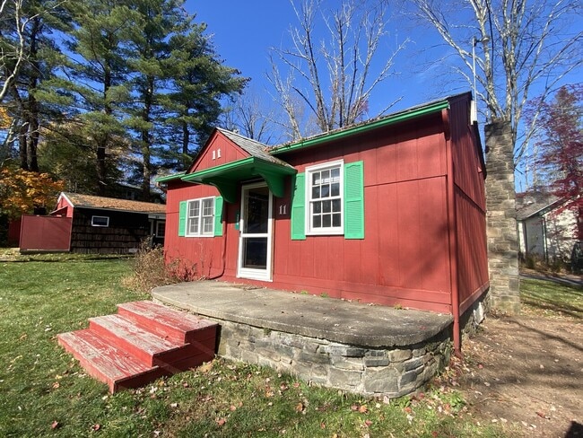 Building Photo - Chestnut Grove Village 11