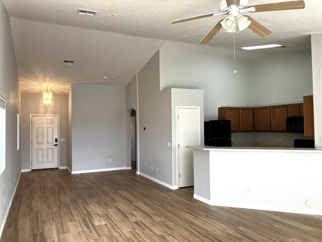 Foto del edificio - 40652 N Scott Way