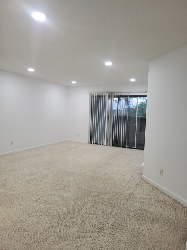 Foto del edificio - 1063 N Abbott Ave