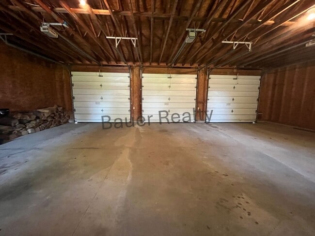 Building Photo - Country living at its finest in Hillsdale ...