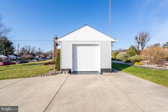 Building Photo - 5 Hopewell Rd