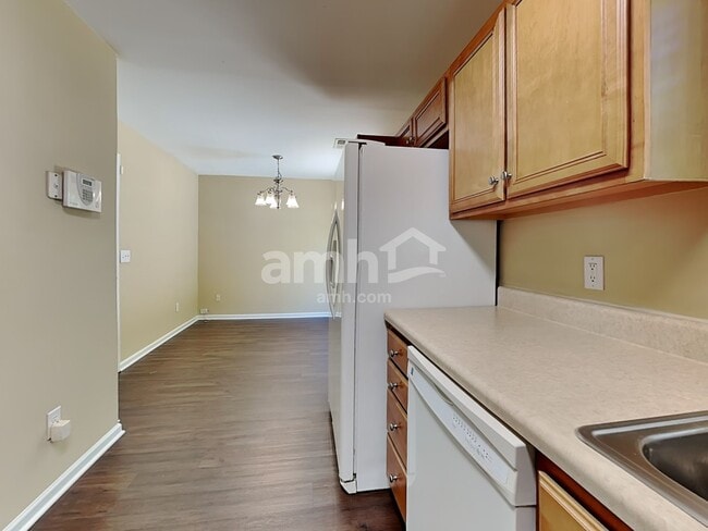 Building Photo - 14 Bluestem Ct