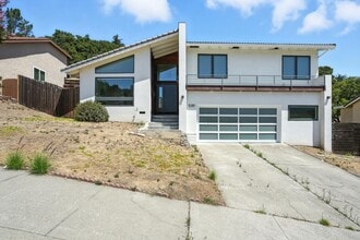 Building Photo - 1281 Crestview Dr