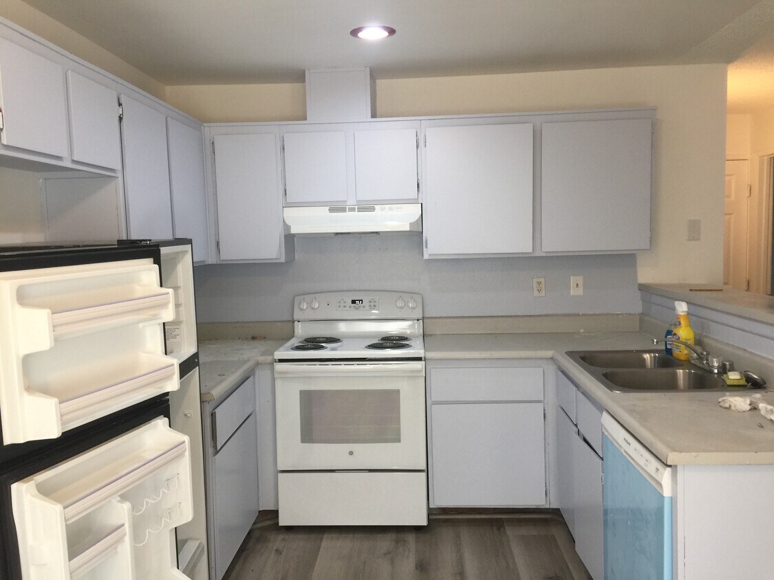 Kitchen - 4202 Orbit Ave
