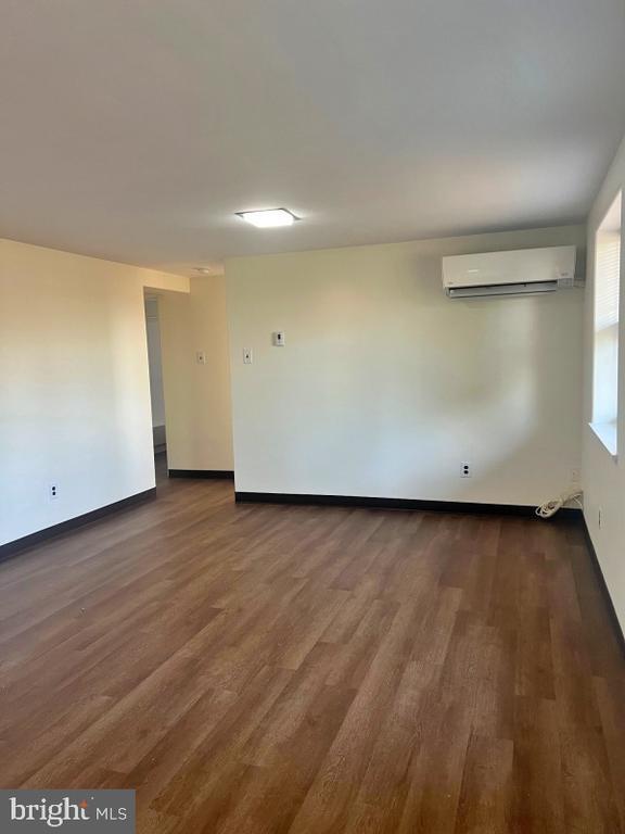 Foto del edificio - 2135 Suburban Rd