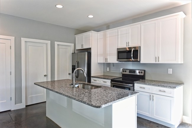 Building Photo - 1510 Wembley Dr