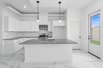 Building Photo - 2923 El Fenice Ln